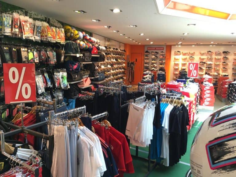 「ドイツ」現地のスポーツショップ事情をご紹介！！ 海外サッカー留学ならユーロプラスへ