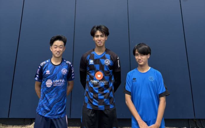 S__4587529_0 名門サッカークラブで撮影する日本人選手
